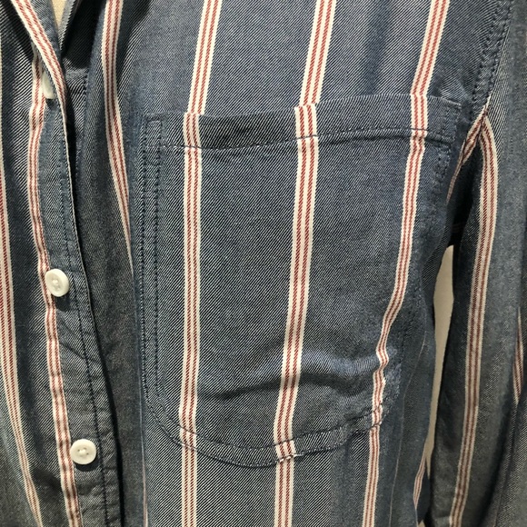 beachlunchlounge button front top - Picture 4 of 8